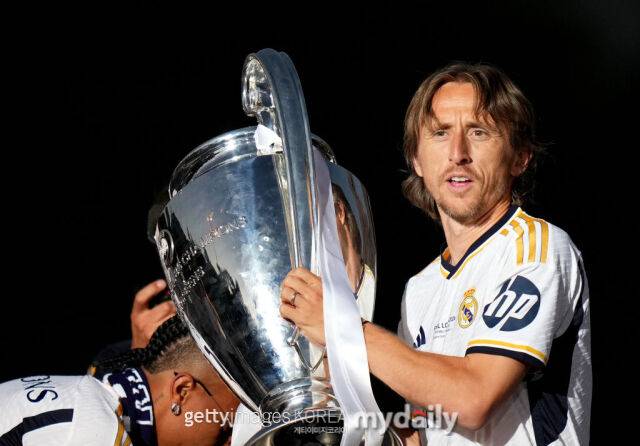 토트넘은 17년째 우승 트로피가 없다. 팀을 떠난 선수중 무려 44명이 우승을 경험했다. 레알 마드리드 모드리치는 챔피언스 리그에서만 6번 우승했다./게티이미지코리아