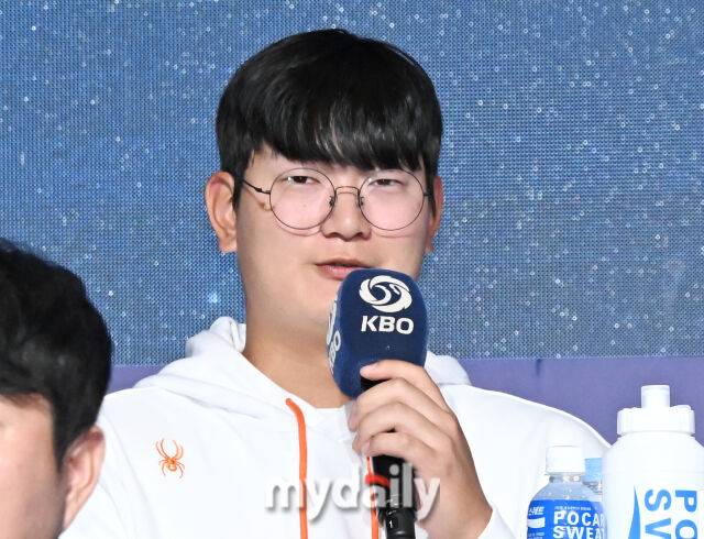 한화 김서현이 20일 오후 서울 잠실 롯데호텔 월드에서 진행된 '2025 프로야구 KBO 미디어데이'에서 이야기를 하고 있다./잠실=송일섭 기자 andlyu@mydaily.co.kr