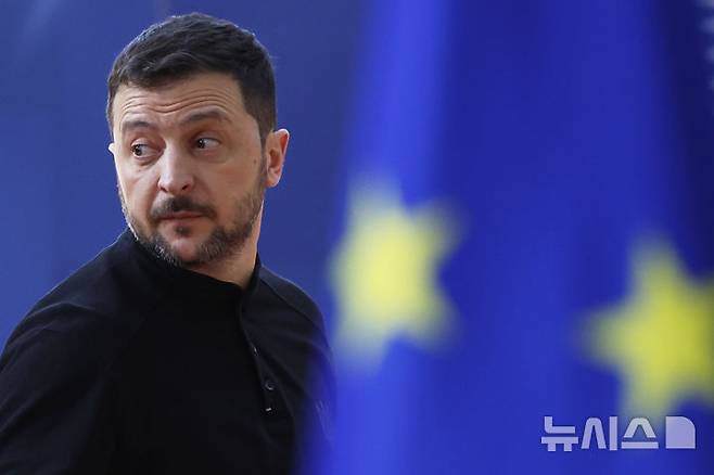 [브뤼셀=AP/뉴시스] 볼로디미르 젤렌스키 우크라이나 대통령이 지난 6일(현지 시간) 벨기에 브뤼셀에서 열린 유럽연합(EU) 2차 긴급 정상회의에 참석하기 위해 도착하고 있다. 2025.03.07.