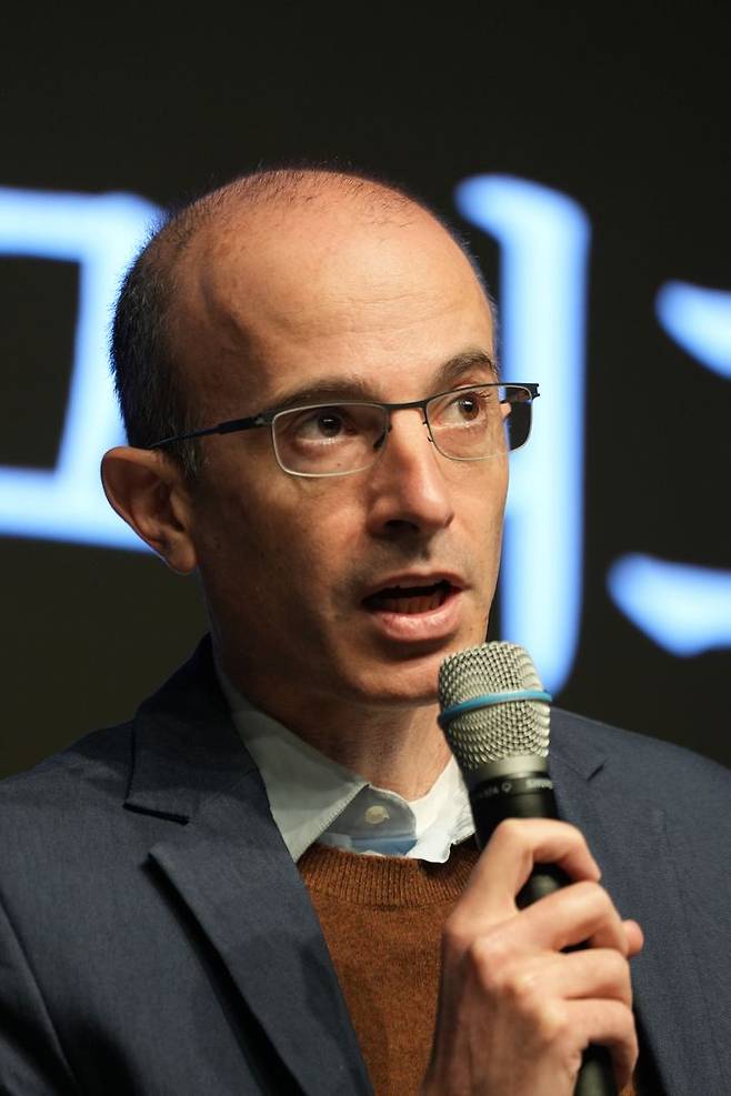 [서울=뉴시스] '사피엔스' 저자 유발 하라리 교수가 20일 서울 종로구 노무현시민센터에서 열린 방한 기념 간담회에서 말하고 있다.(사진=김영사 제공) 2025.03.20. photo@newsis.com *재판매 및 DB 금지