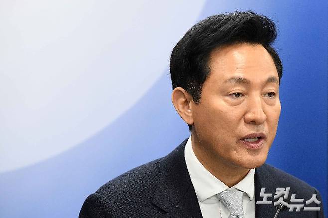 오세훈 서울시장이 19일 정부서울청사에서 주택시장 안정화 방안을 발표하고 있다 박종민 기자