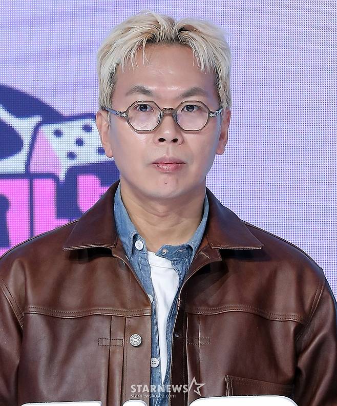 김태호 PD가 20일 오전 서울 마포구 상암동 쇼킹케이팝센터에서 진행된 ENA 예능 '지구마불 세계여행3' 제작발표회에 참석해 포즈를 취하고 있다.  '지구마불 세계여행3' 여행 크리에이터 3대장 빠니보틀(빠니보틀 Pani Bottle), 원지(원지의 하루), 곽튜브(곽튜브 KWAKTUBE)가 김태호 PD에 의해 설계된 세계여행 부루마불 게임에 참여, 주사위에 운명을 맡기고 세계 각지를 여행하는 과정을 담은 예능 프로그램이다. 오는 22일 첫 방송. 2025.03.20 /사진=김창현 chmt@