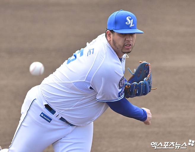 2일 오후 일본 오키나와 온나손 아카마 구장에서 열린 KIA 타이거즈와 삼성 라이온즈의 연습경기, 1회초 삼성 선발투수 후라도가 공을 힘차게 던지고 있다. 엑스포츠뉴스 DB