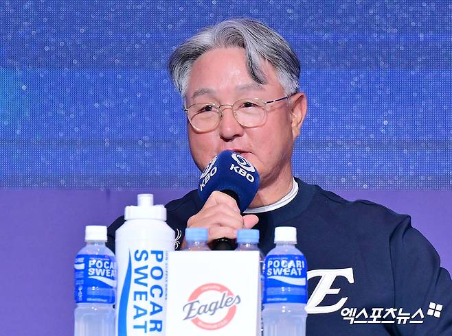 김경문 한화 감독은 20일 롯데호텔 월드 열린 2025 신한 SOL Bank KBO 미디어데이 & 팬페스트에 참가했다. 오는 22일 KT와 개막전 선발 투수로 폰세를 언급했다. 잠실, 김한준 기자