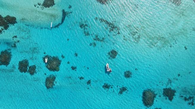 마사이판의 숨겨전 보석 같은 섬 ‘마나가하’. 신비로운 그림 속 장면처럼 여행자를 맞이한다.