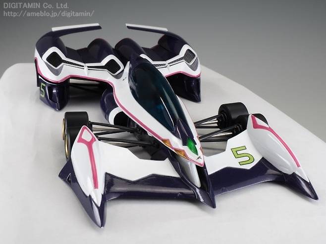 o0800060013714259573.jpg 사이버포뮬러 머신디자인 둘중 뭐가 GOAT?