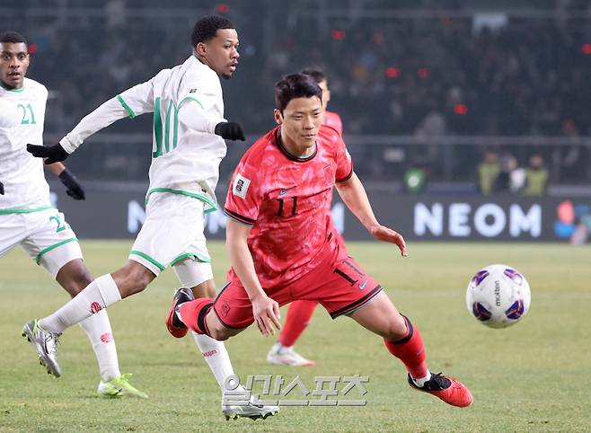 2026 FIFA 북중미 월드컵 아시아지역 3차 예선 B조 조별리그 7차전 대한민국과 오만의 경기가 20일 오후 경기 고양시 고양종합운동장에서 열렸다. 후반 돌파를 시도하던 황희찬이 상대 파울에 걸려 넘어지고 있다. 고양=김민규 기자 mgkim1@edaily.co.kr /2025.03.20/