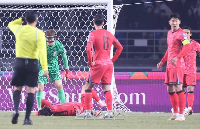 2026 FIFA 북중미 월드컵 아시아지역 3차 예선 B조 조별리그 7차전 대한민국과 오만의 경기가 20일 오후 경기 고양시 고양종합운동장에서 열렸다. 후반 이강인이 그라운드에 쓰러져 있다. 고양=김민규 기자 mgkim1@edaily.co.kr /2025.03.20/