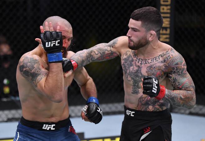 션 브래디(오른쪽). 사진=UFC