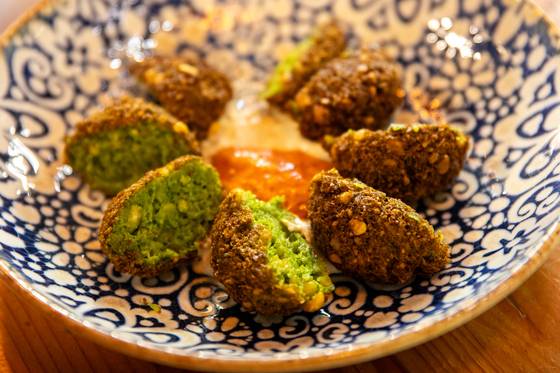 애들레이드 센트럴 마켓에서 맛본 중동 음식, 팔라펠. 최승표 기자, [사진 호주관광청]