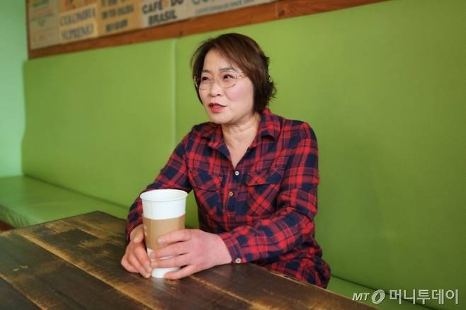 지난해 3월25일 경기 화성시에서 만난 영화 '시민덕희' 실화 주인공 김성자씨(50). 2016년 보이스피싱 범죄로 3000여만원을 빼앗긴 후 총책 검거에 기여했으나 당시 공익신고자로 인정받지 못했다. /사진=김미루 기자.