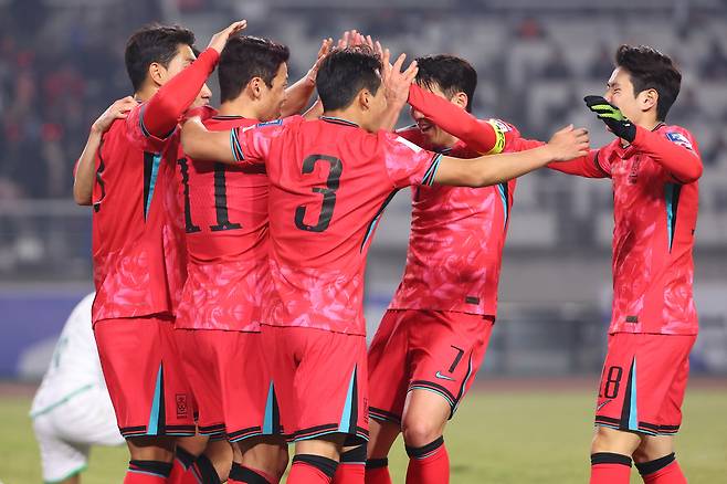 20일 경기도 고양종합운동장에서 열린 2026 북중미 월드컵 아시아 3차 예선 B조 7차전 대한민국과 오만의 경기. 이강인의 도움을 받아 득점한 황희찬이 환호하고 있다. <저작권자(c) 연합뉴스, 무단 전재-재배포, AI 학습 및 활용 금지>