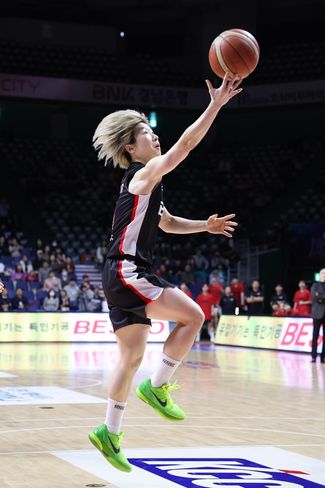 BNK 안혜지가 레이업을 시도하고 있다. /사진=WKBL 제공