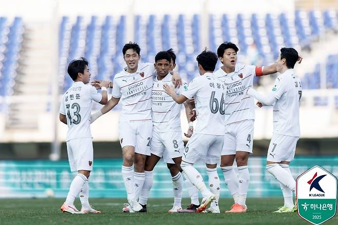 시즌 첫 승리를 신고한 포항 스틸러스. (한국프로축구연맹 제공)