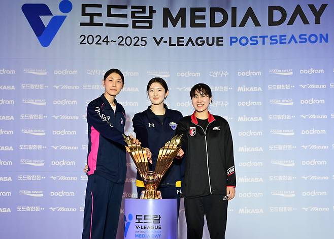 왼쪽부터 흥국생명 김연경, 현대건설 이다현, 정관장 염혜선. 제공 | 한국배구연맹