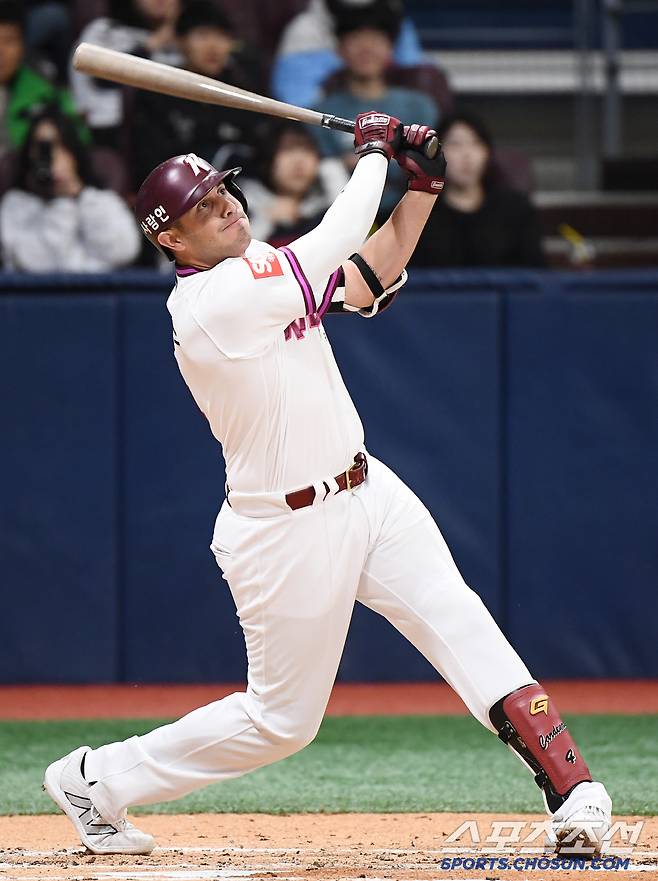 17일 서울 고척스카이돔에서 열린 롯데-키움전. 3회말 무사 카디네스가 2루타를 치고 있다. 고척=정재근 기자 cjg@sportschosun.com/2025.3.17/