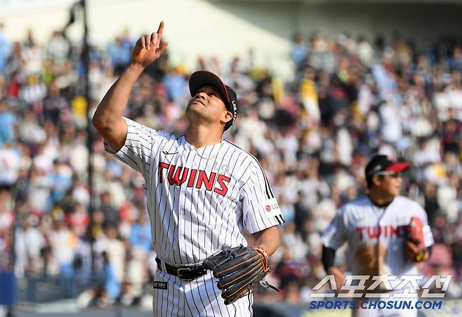 22일 잠실구장에서 열린 LG 트윈스와 롯데 자이언츠의 경기. LG 선발 치리노스가 6회를 마친 뒤 환호하고 있다. 잠실=박재만 기자 pjm@sportschosun.com/2025.03.22/