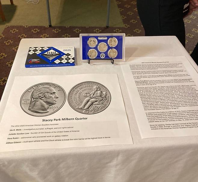 /스테이시 박 밀번 가족지난 3월 15일 열린 뷸라 밀번의 영결식장에 먼저 하늘나라로 간 손녀 스테이시 박 밀번의 얼굴이 새겨진 동전과 설명글이 놓여있다.