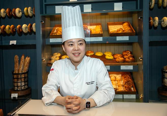 그랜드 하얏트 서울 베이커리 팀의 박주혜 과장이 본지와 인터뷰를 갖고 있는 모습. /조인원 기자