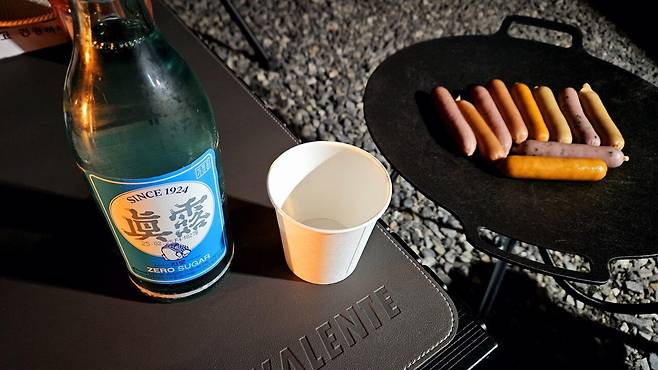 20250321_225124.jpg 캠핑 1일차) 저녁 소시지 구이에 한잔