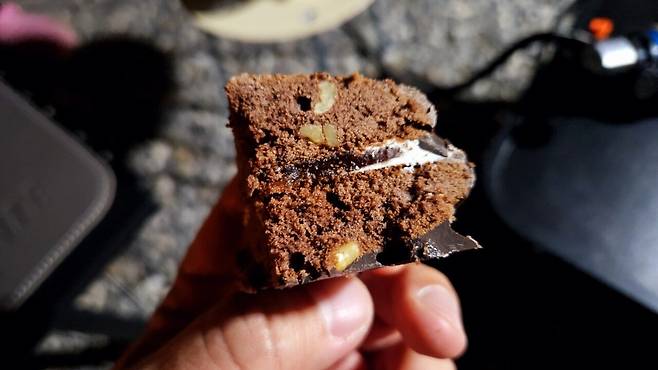 20250321_231858.jpg 캠핑 1일차) 저녁 소시지 구이에 한잔