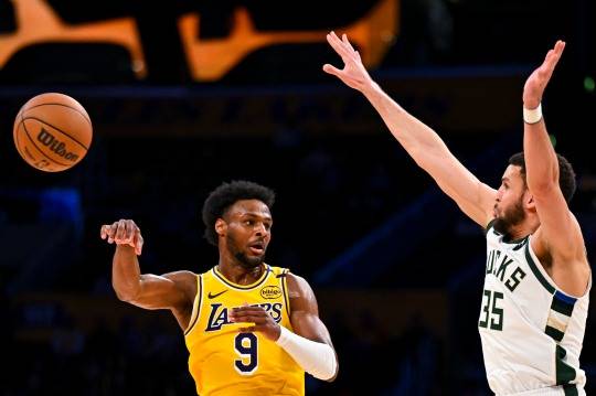 패스하는 브로니 제임스. 사진[Imagn Images=연합뉴스]