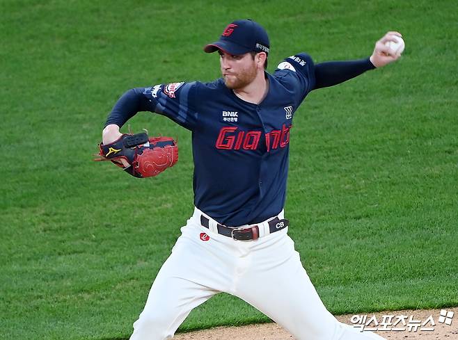 롯데 투수 반즈는 22일 잠실구장에서 열릴 '2025 신한 SOL Bank KBO 리그' LG전에서 선발 등판할 예정이다. KBO리그에 데뷔한 2022시즌 이후 3년만에 LG전 승리 투수를 노린다. 엑스포츠뉴스 DB