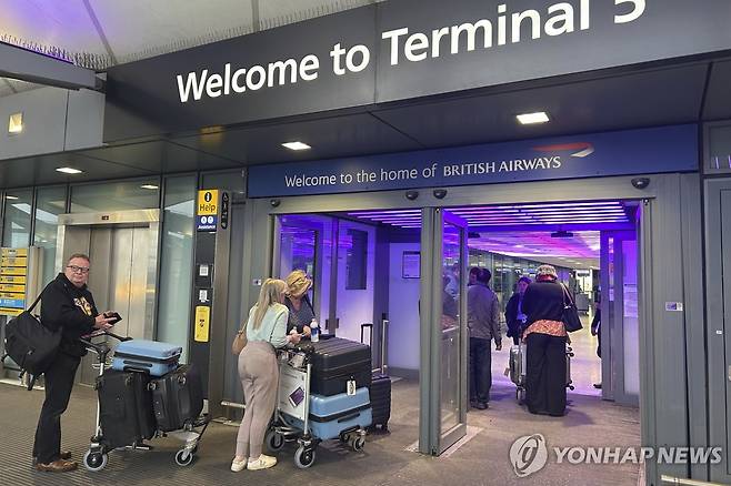 일부 운항 재개된 히스로 공항 [AP 연합뉴스]