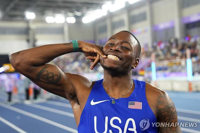 홀러웨이, 남자 60ｍ 허들 세계실내선수권 3연패 (난징 EPA=연합뉴스) 홀러웨이가 22일 중국 난징에서 열린 2025 세계실내육상선수권대회 남자 60ｍ 허들 결선에서 우승한 뒤, 세리머니를 하고 있다.