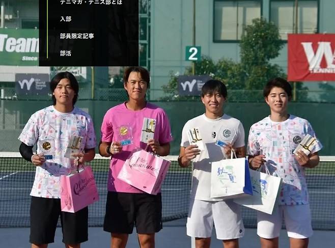 시즌 두번째 복식 우승을 한 남지성(왼쪽에서 두번째)