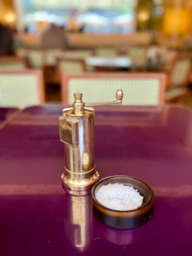 소설 ‘바닷가의 루시’의 주인공 루시는 고기에 소금과 후추를 더해 먹는 것만으로 음식이 맛있다는 느낌을 처음 알았다고 한다. /김은령 제공