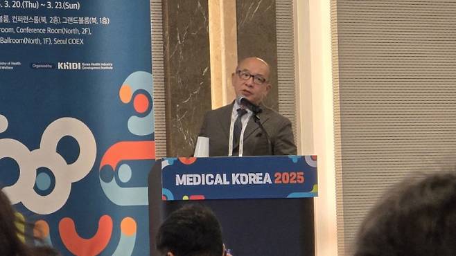 치히로 아카자와 일본 준텐도대 의학대학원 교수가 '메디컬 코리아 2025' 콘퍼런스에서 발표를 하고 있다. 문세영 기자.