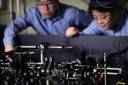 표준연은 기존 양자컴퓨터의 큐비트 규모 확장 한계를 극복하기 위한 양자연결 기술에 대한 연구를 수행하고 있다. 표준연 제공