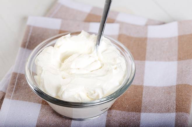 최근 중고등학생이 많이 소비하는 그릭요거트는 단백질과 지방이 많이 들어있으며, 아침이나 점심을 먹은 후 먹는 게 가장 좋다./사진=게티이미지뱅크