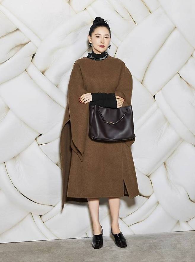 Actor Lee Young-ae with Bottega Veneta's Andiamo Bag (Bottega Veneta)