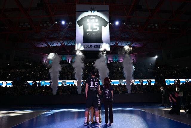 문성민 은퇴식에서 진행된 NO. 15 영구결번식 / 한국배구연맹(KOVO)