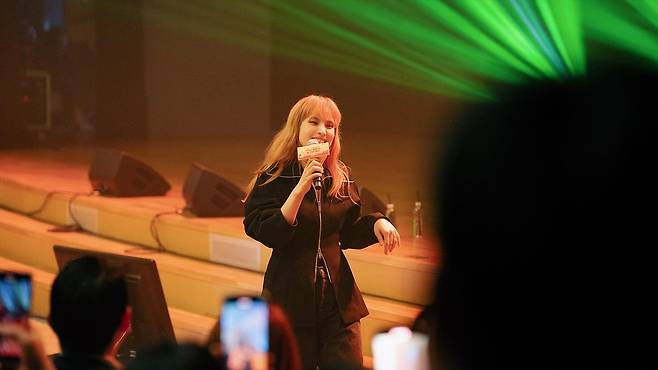 지난해 10월 SK하이닉스 '더 캠퍼스 비긴어게인'에서 공연하는 가수 거미 [SK하이닉스 제공. 재판매 및 DB 금지]