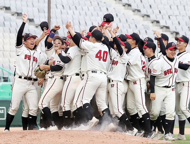 2024 신세계 이마트배 전국고교야구대회 우승팀 덕수고. 사진 | SSG 랜더스