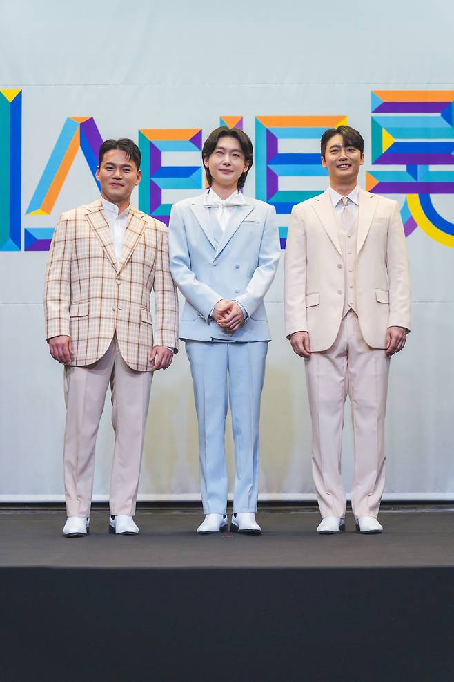 '미스터트롯3' 진 김용빈(가운데), 선 손빈아(오른쪽), 미 천록담(왼쪽). 사진 제공=TV CHOSUN