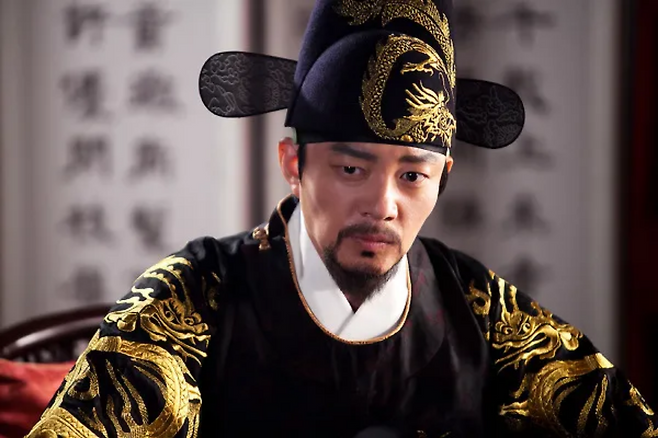 이중 가장 대원군 같은 배우는