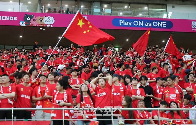 김도훈 임시감독이 이끄는 한국축구대표팀이 11일 오후 서울월드컵경기장에서 중국을 상대로 2026 FIFA 북중미월드컵 아시아지역 2차 예선 C조 최종전을 펼쳤다. 경기전 중국응원단이 관중석에 자리하고있다. 상암=정시종 기자 capa@edaily.co.kr /2024.06.11.