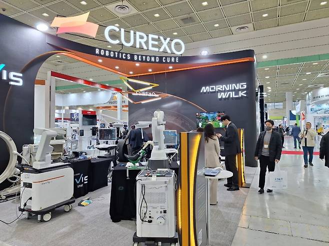 서울 삼성동 코엑스에서 열린 KIMES2025의 수술로봇 기업 큐렉소 부스. 안대규 기자