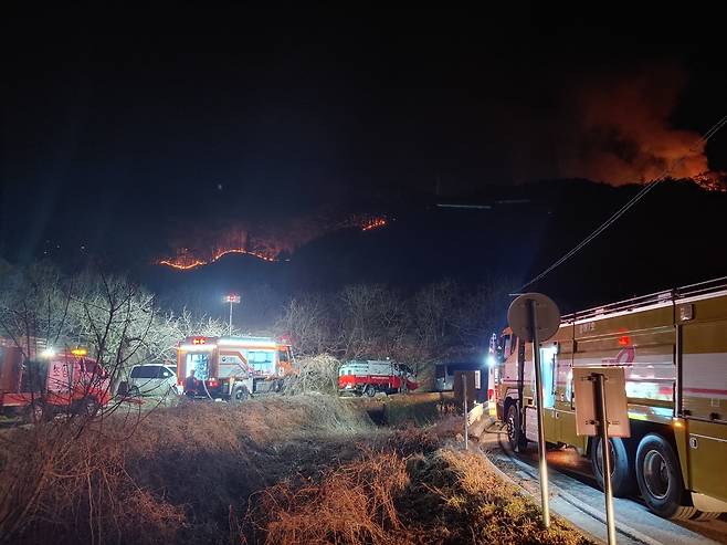 경남 산청 산불 야간 진화. 산림청 제공