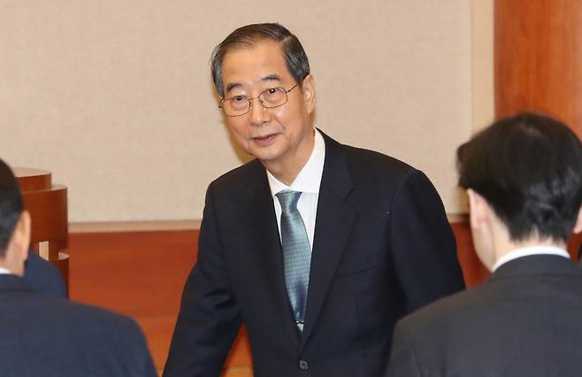 한덕수 국무총리가 19일 서울 헌법재판소에 진행된 탄핵심판 첫 변론기일에 출석하고 있다. / 사진=연합뉴스