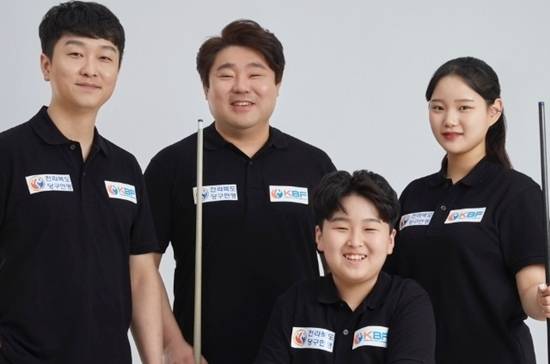 2023년 ‘KBF포켓볼D3디비전리그’ 전북팀으로 활동할 때의 민준이와 민준 아빠(맨 왼쪽). (사진=대한당구연맹)