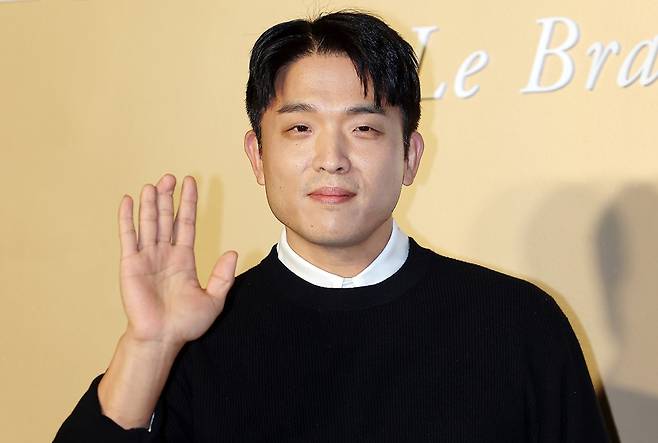 안성재 셰프가 지난해 11월 22일 오후 서울 성동구 성수동에서 열린 스위스 고급 시계 브랜드 오데마 피게 AP 플래그십 그랜드 오프닝 행사에 참석해 포즈를 취하고 있다. /사진=뉴스1