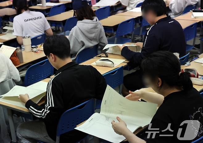 수험생들이 2교시 수학영역 시험을 치르고 있다. (공동취재) /뉴스1 ⓒ News1 유승관 기자