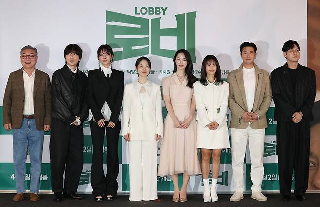 영화 ‘로비’ 출연진. 사진 | 연합뉴스