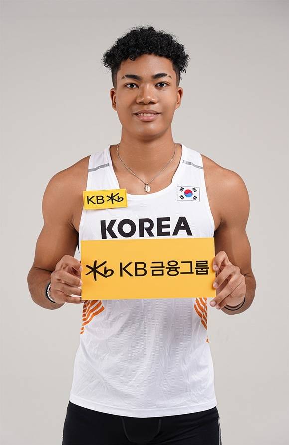 KB금융그룹이 대한민국 육상 단거리의 차세대 간판 유망주 나마디 조엘 진 선수와 후원 계약을 체결했다. 사진은 KB금융이 신규 후원하는 육상선수 나마디 조엘 진 선수. /KB금융그룹