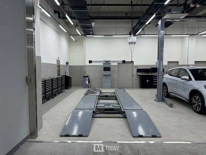 BYD&nbsp;Auto&nbsp;수원&nbsp;서비스센터 '전기차 배터리&nbsp;수리&nbsp;및&nbsp;배터리&nbsp;교환&nbsp;전용 워크베이'